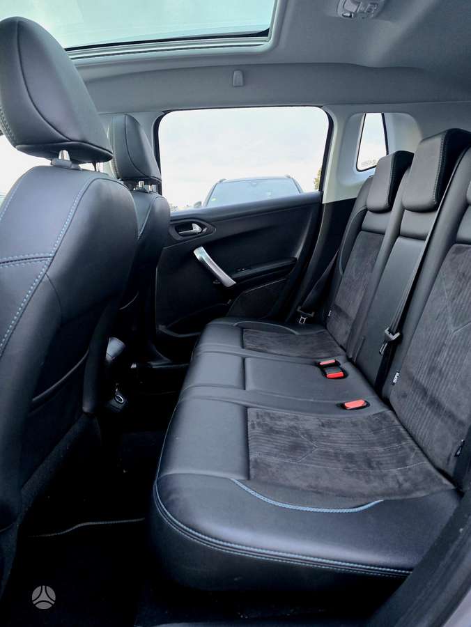 Peugeot 2008, 1.2 l., hatchback