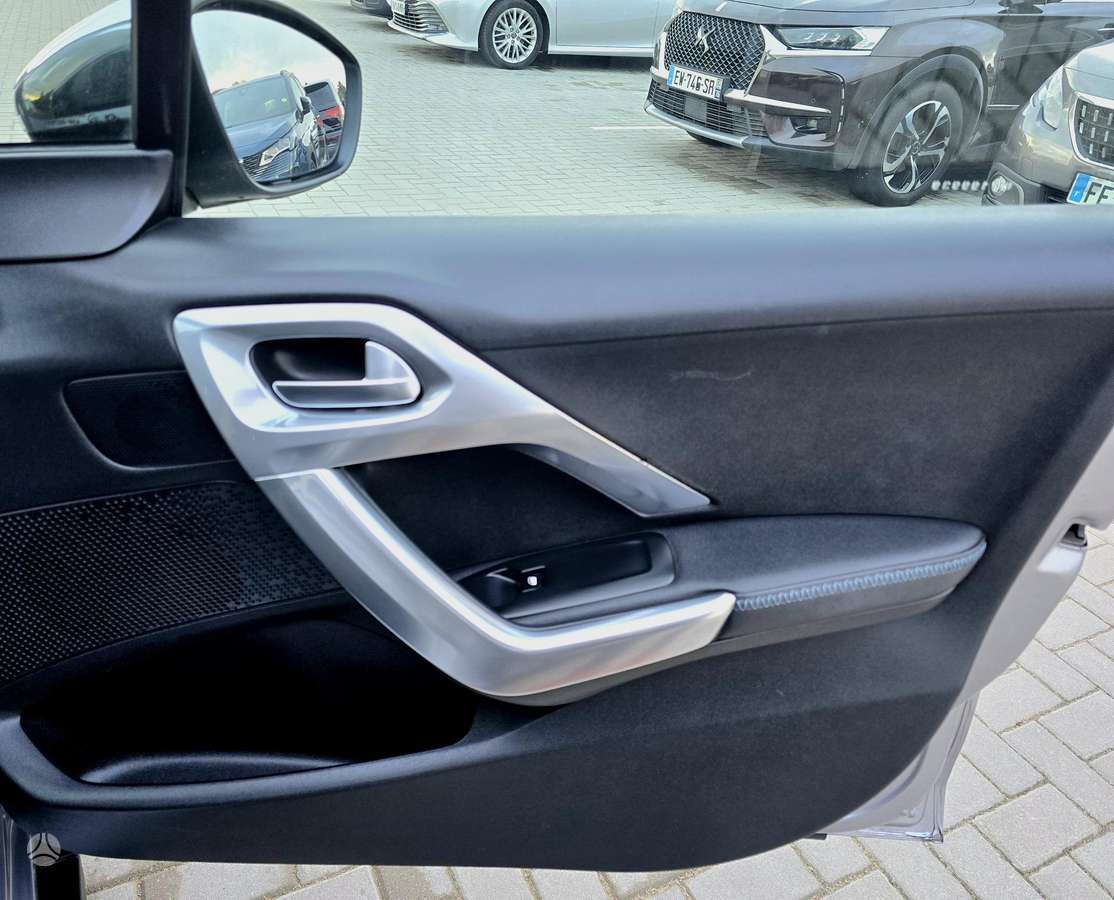 Peugeot 2008, 1.2 l., hatchback