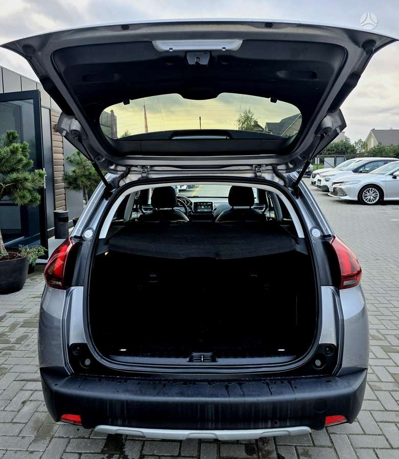 Peugeot 2008, 1.2 l., hatchback