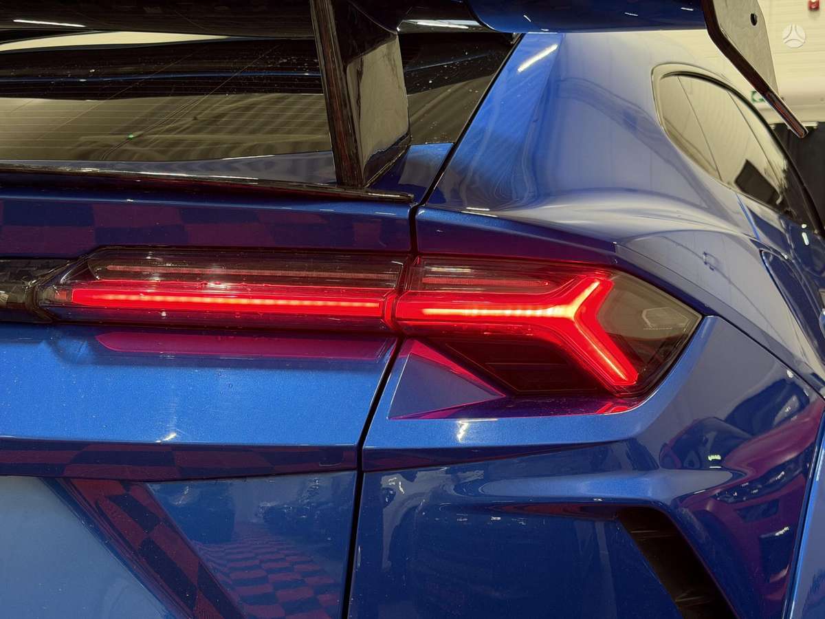 Lamborghini Urus, 4.0 l., off-road / crossover