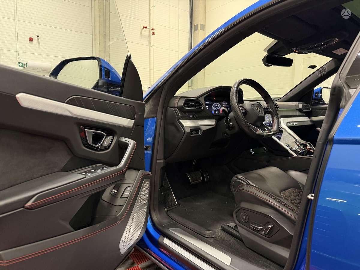 Lamborghini Urus, 4.0 l., off-road / crossover