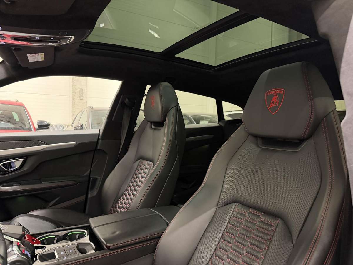 Lamborghini Urus, 4.0 l., off-road / crossover