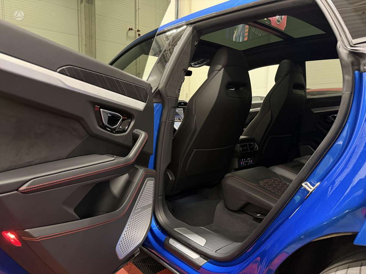 Lamborghini Urus, 4.0 l., off-road / crossover
