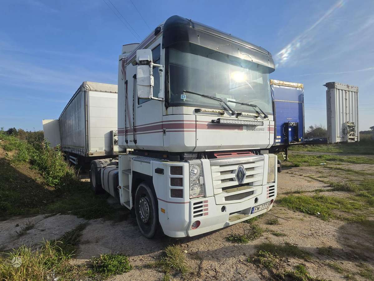 Renault MAGNUM, single sleeper