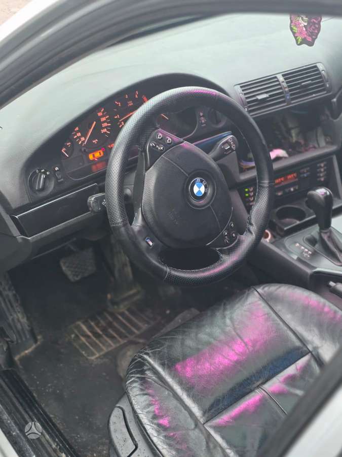BMW 530 rezerves daļās
