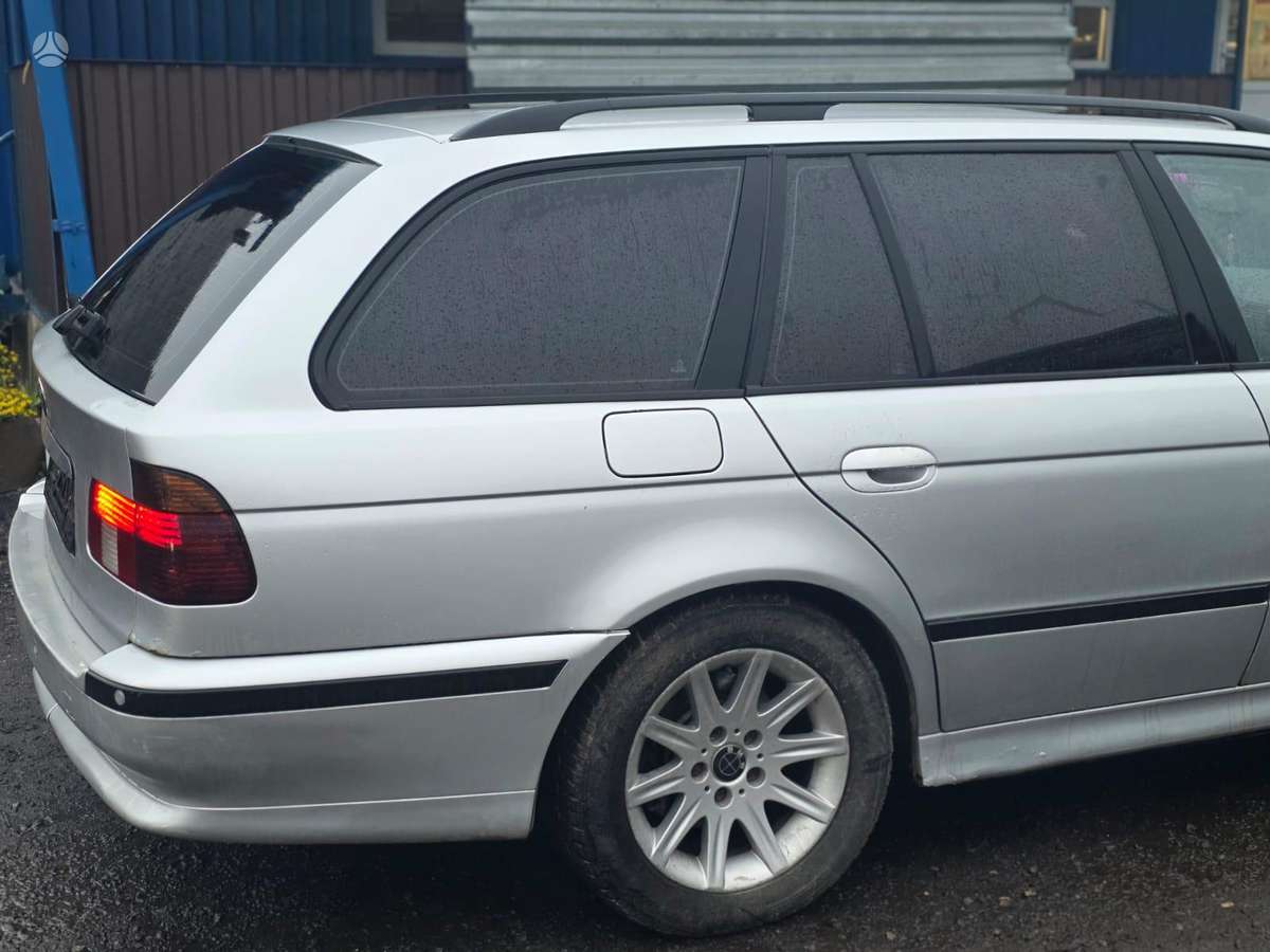 BMW 530 dalimis