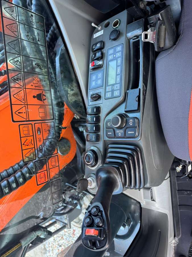 Doosan DX210W-5, excavator
