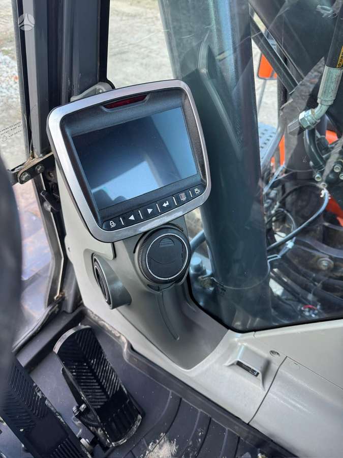 Doosan DX210W-5, excavator