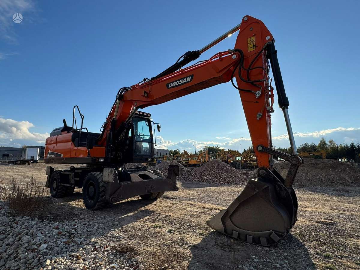 Doosan DX210W-5, excavator