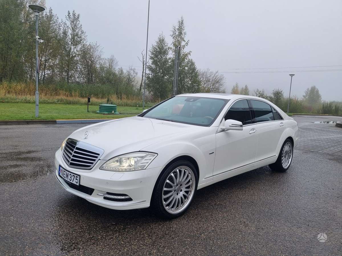Mercedes-Benz S400