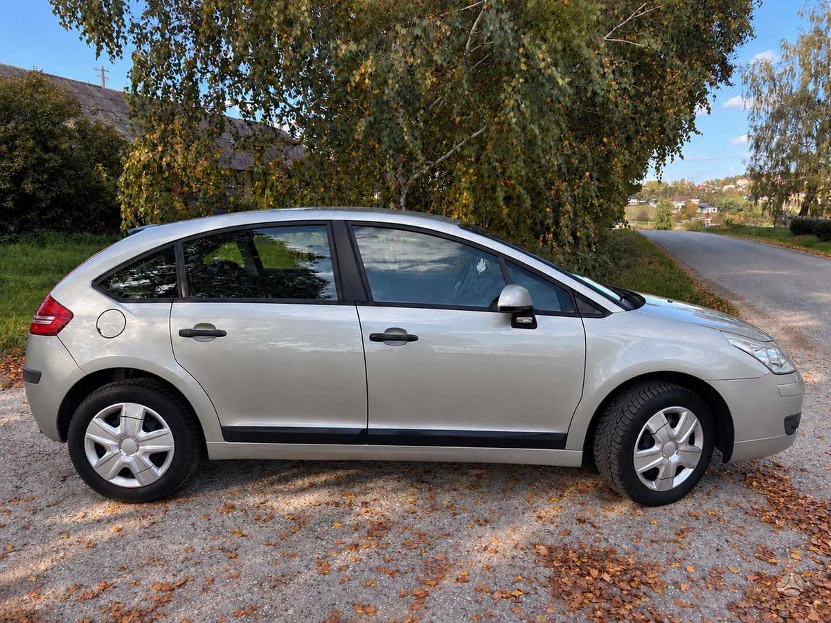 Citroen C4, 1.6 l., hatchback