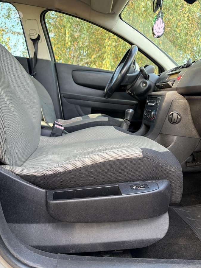 Citroen C4, 1.6 l., hatchback