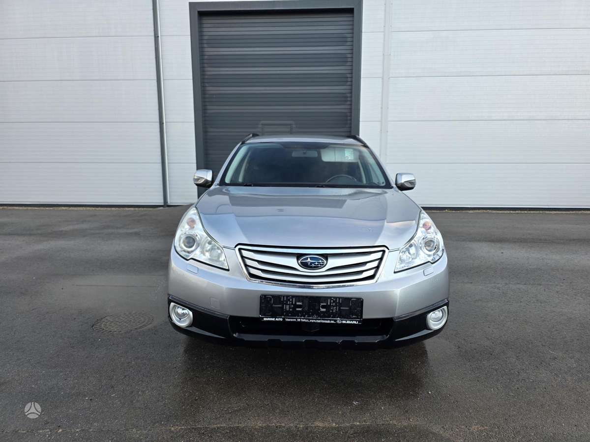 Subaru Outback 2011 — вигляд ззаду