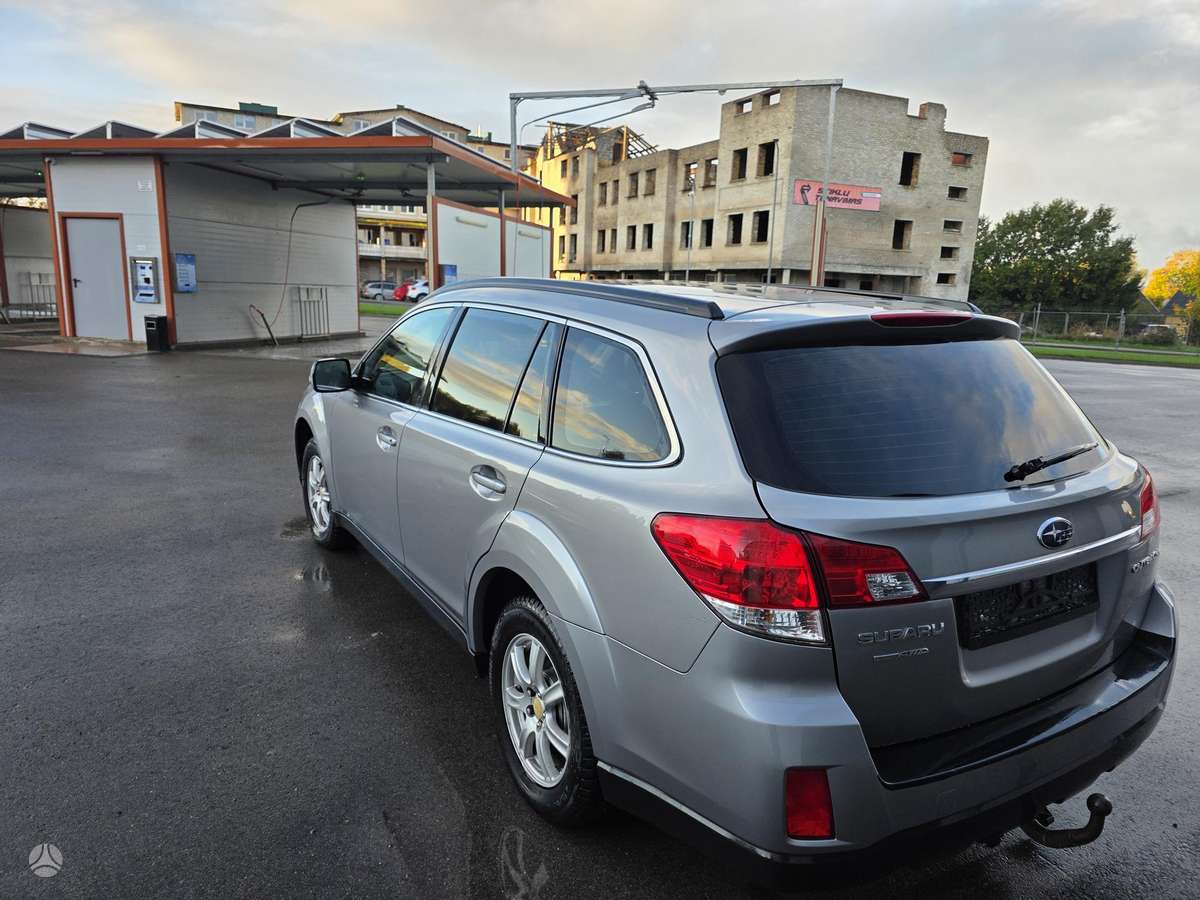 Subaru Outback 2011 — фото 6