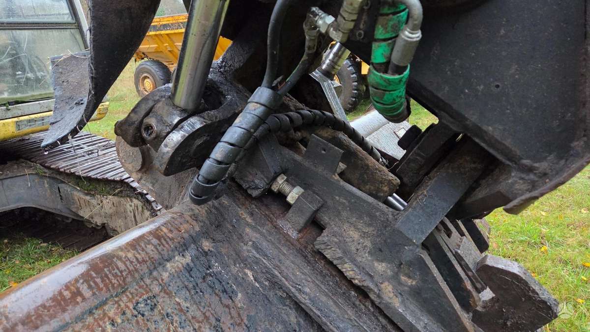 Kobelco SK210LC, excavator