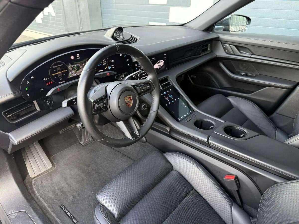 Porsche Taycan, Универсал