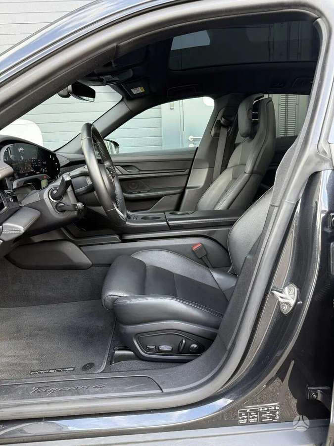 Porsche Taycan, universalas