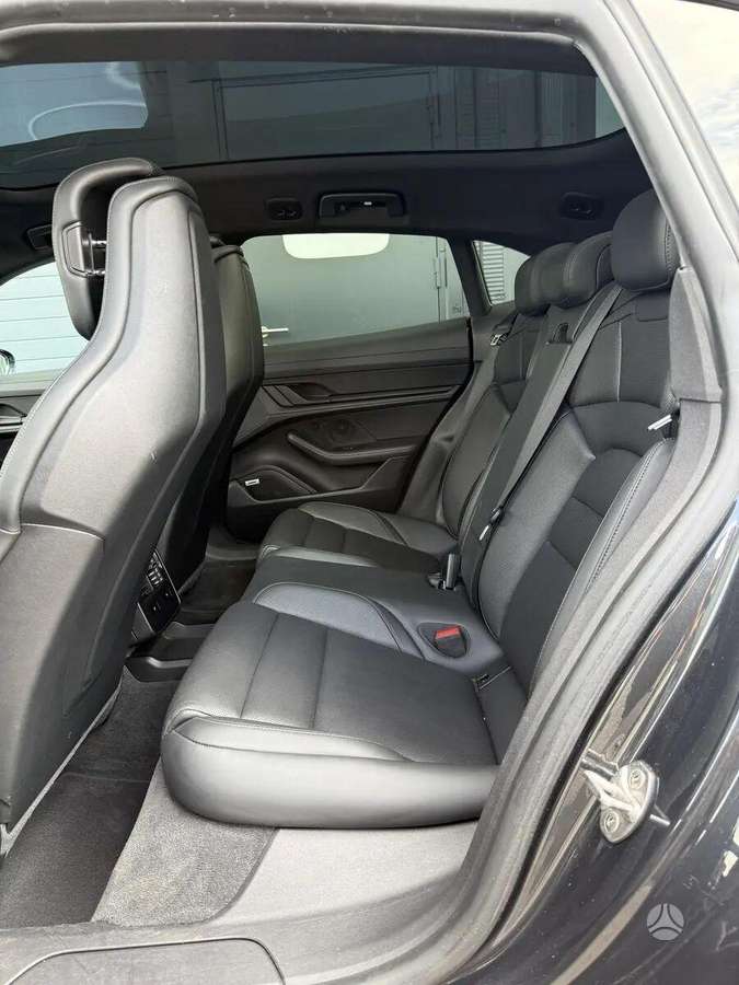 Porsche Taycan, Универсал