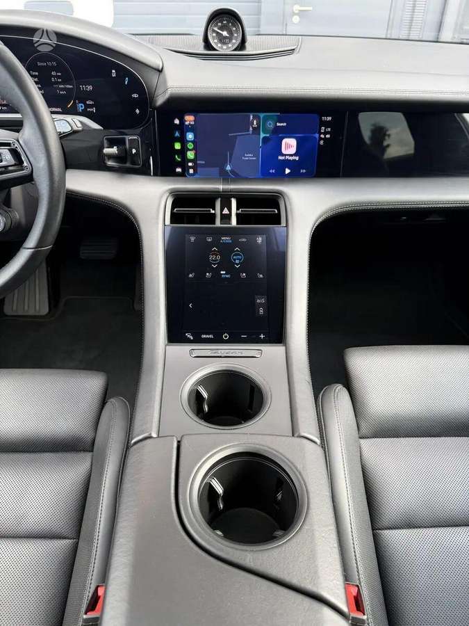 Porsche Taycan, universalas