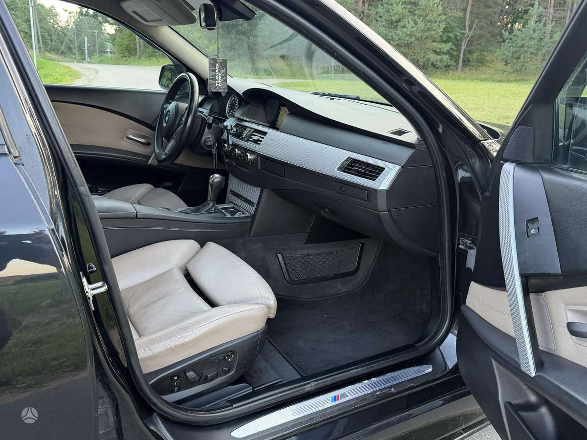 BMW 525, 2.5 l., Седан