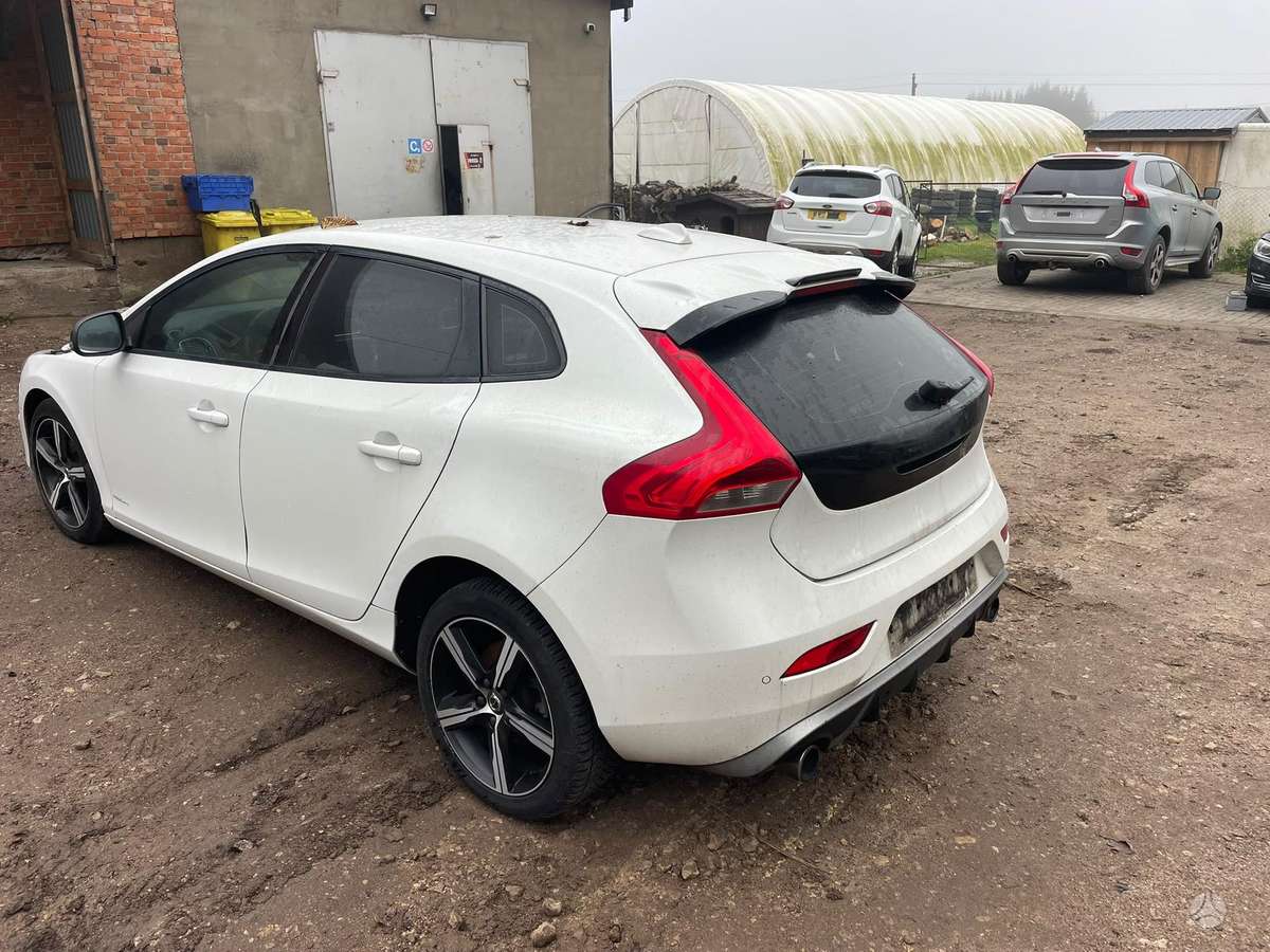 Volvo V40 for parts