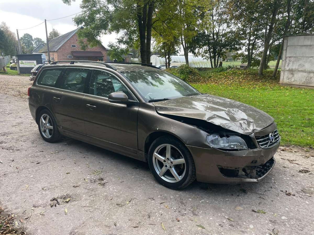 Volvo V70 for parts