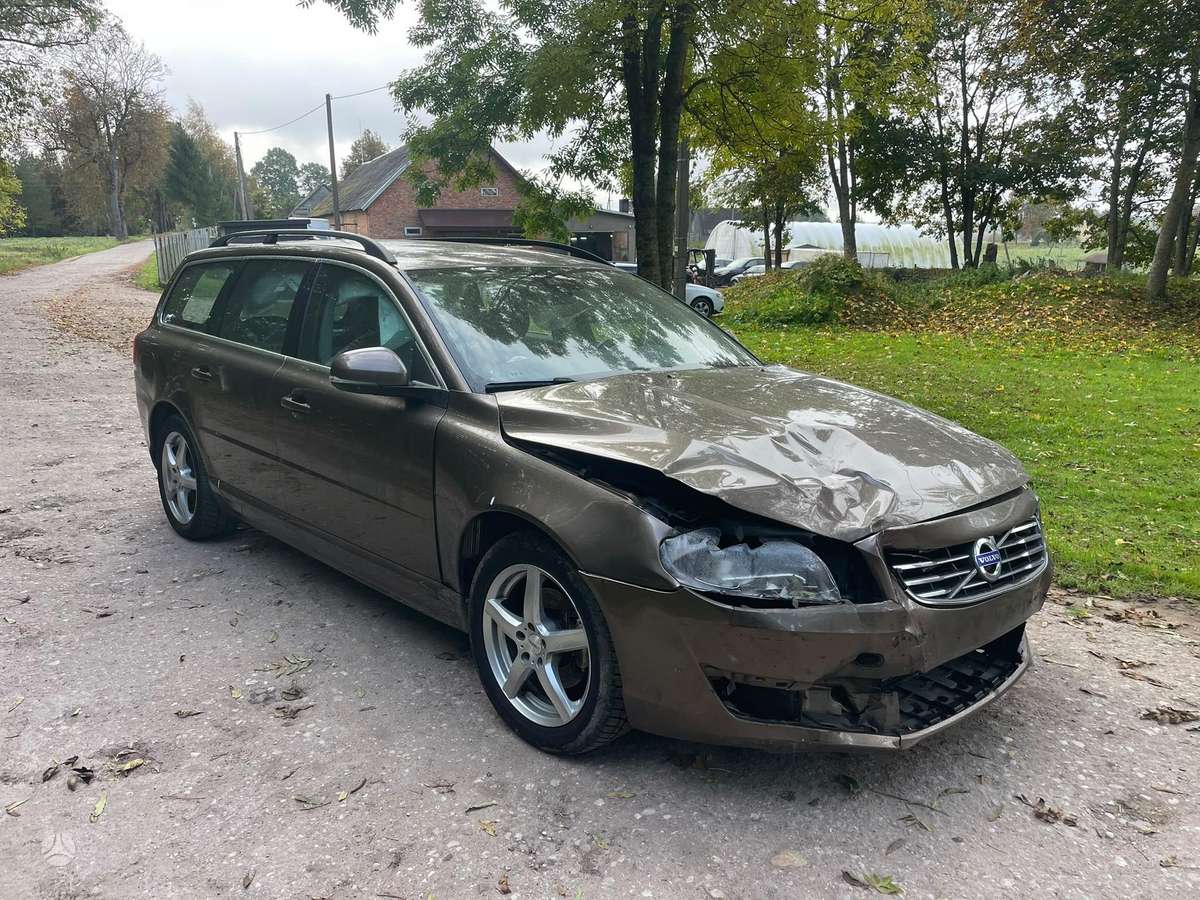 Volvo V70 for parts