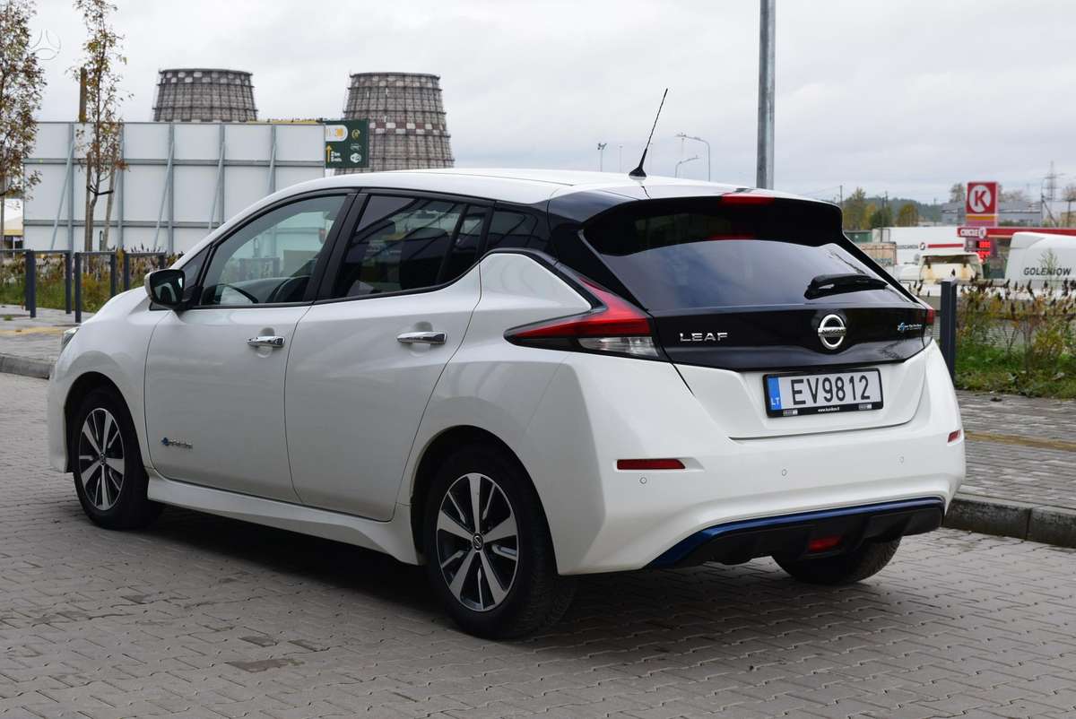 Nissan Leaf, 40 kWh, hatchback