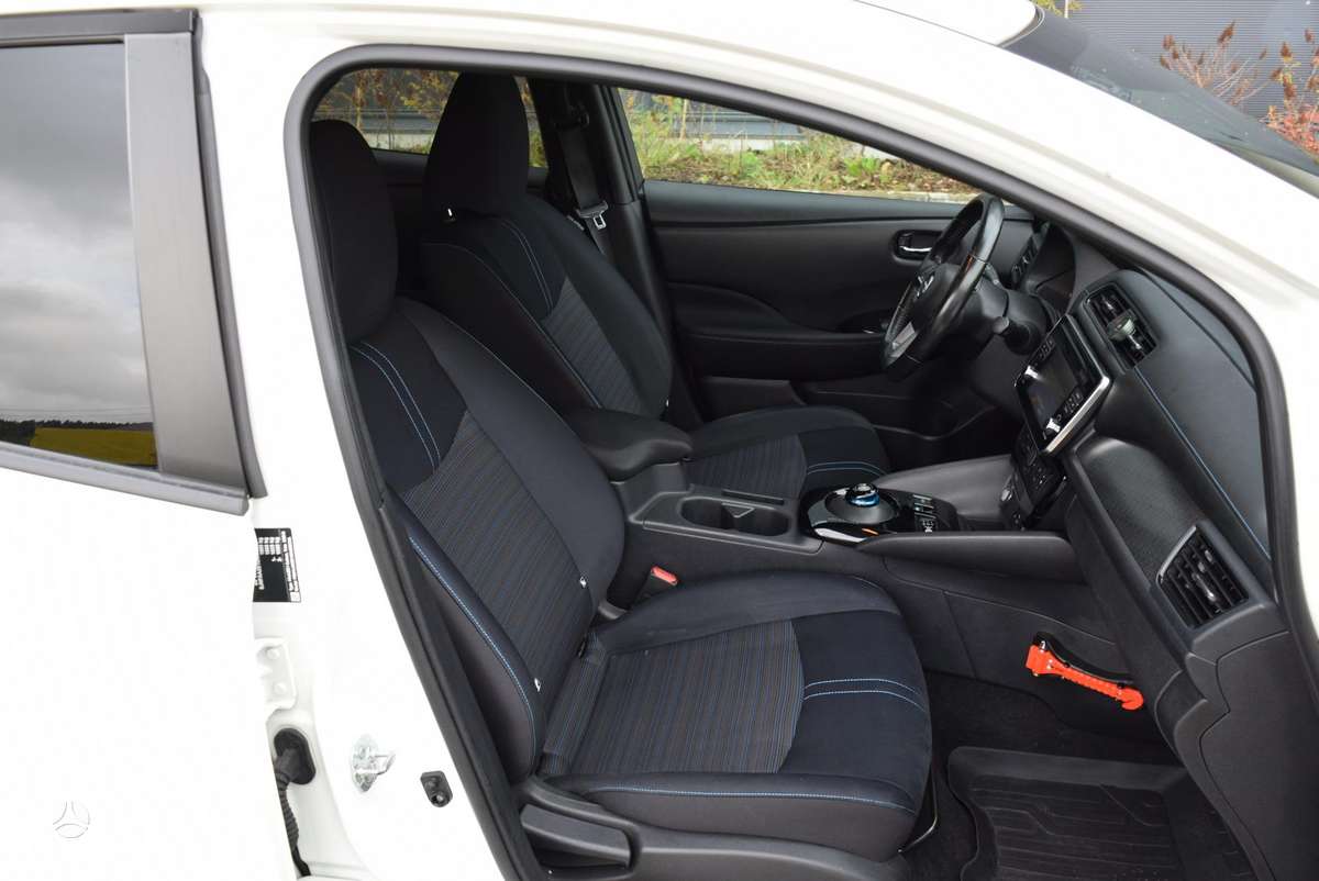 Nissan Leaf, 40 kWh, hatchback