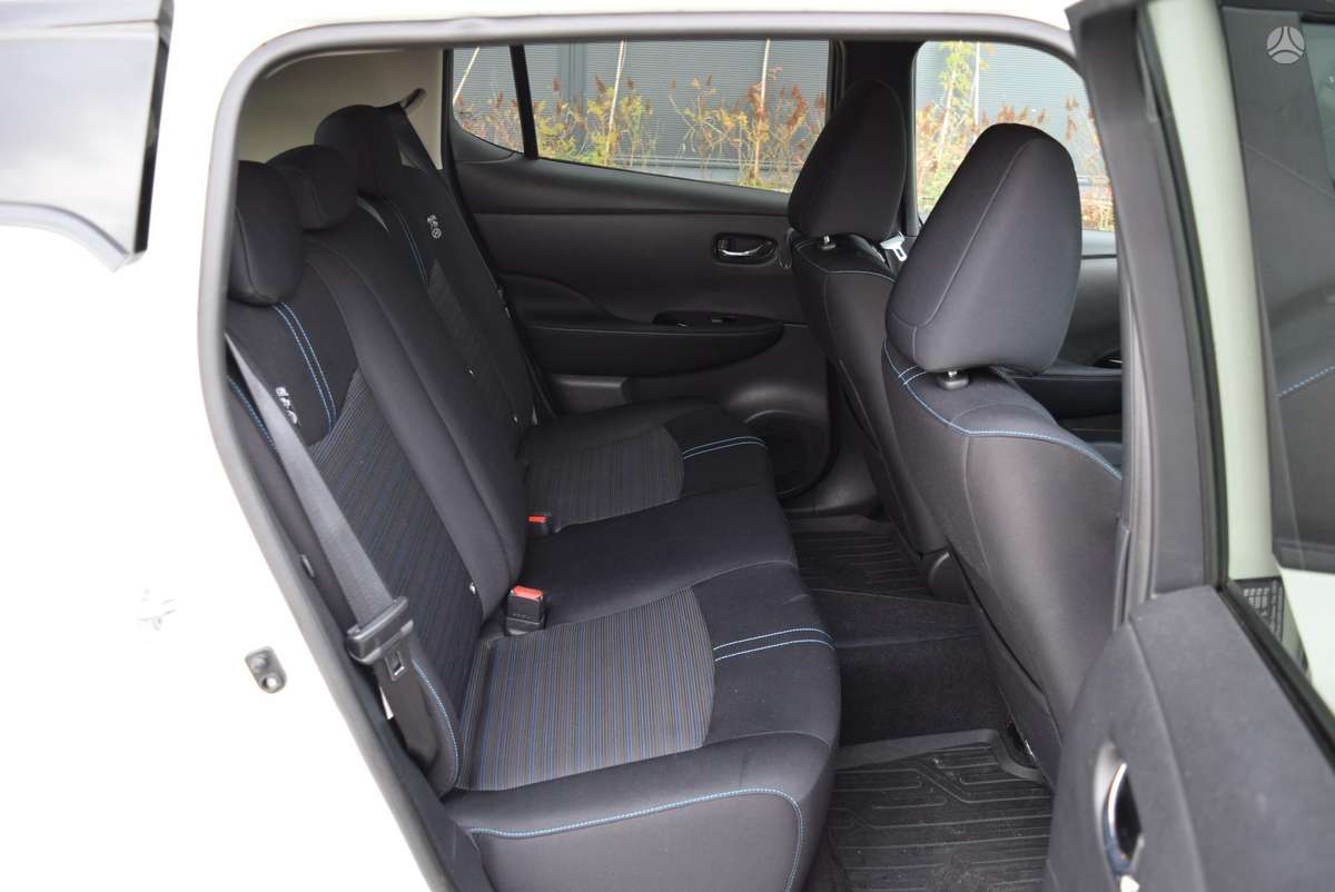 Nissan Leaf, 40 kWh, hatchback