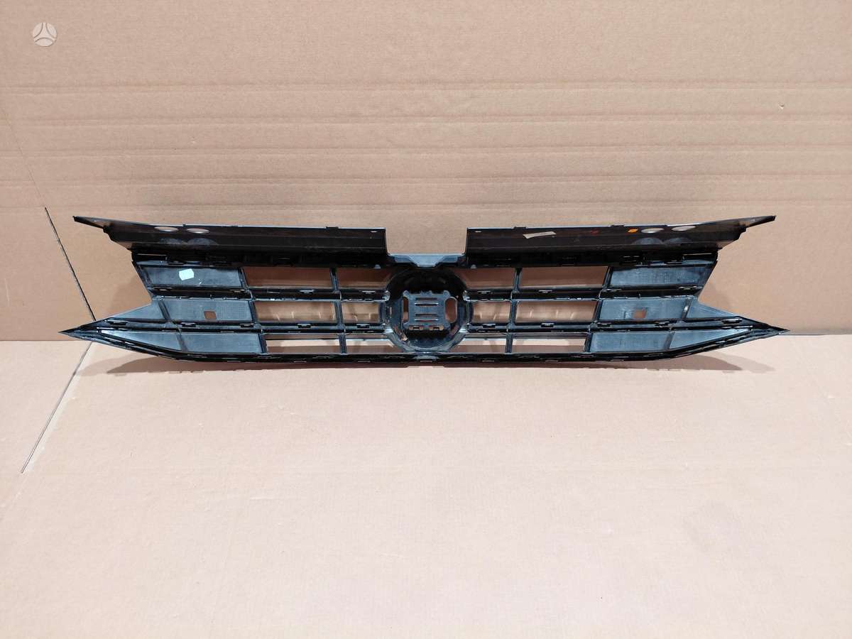 Volkswagen Tiguan front grill