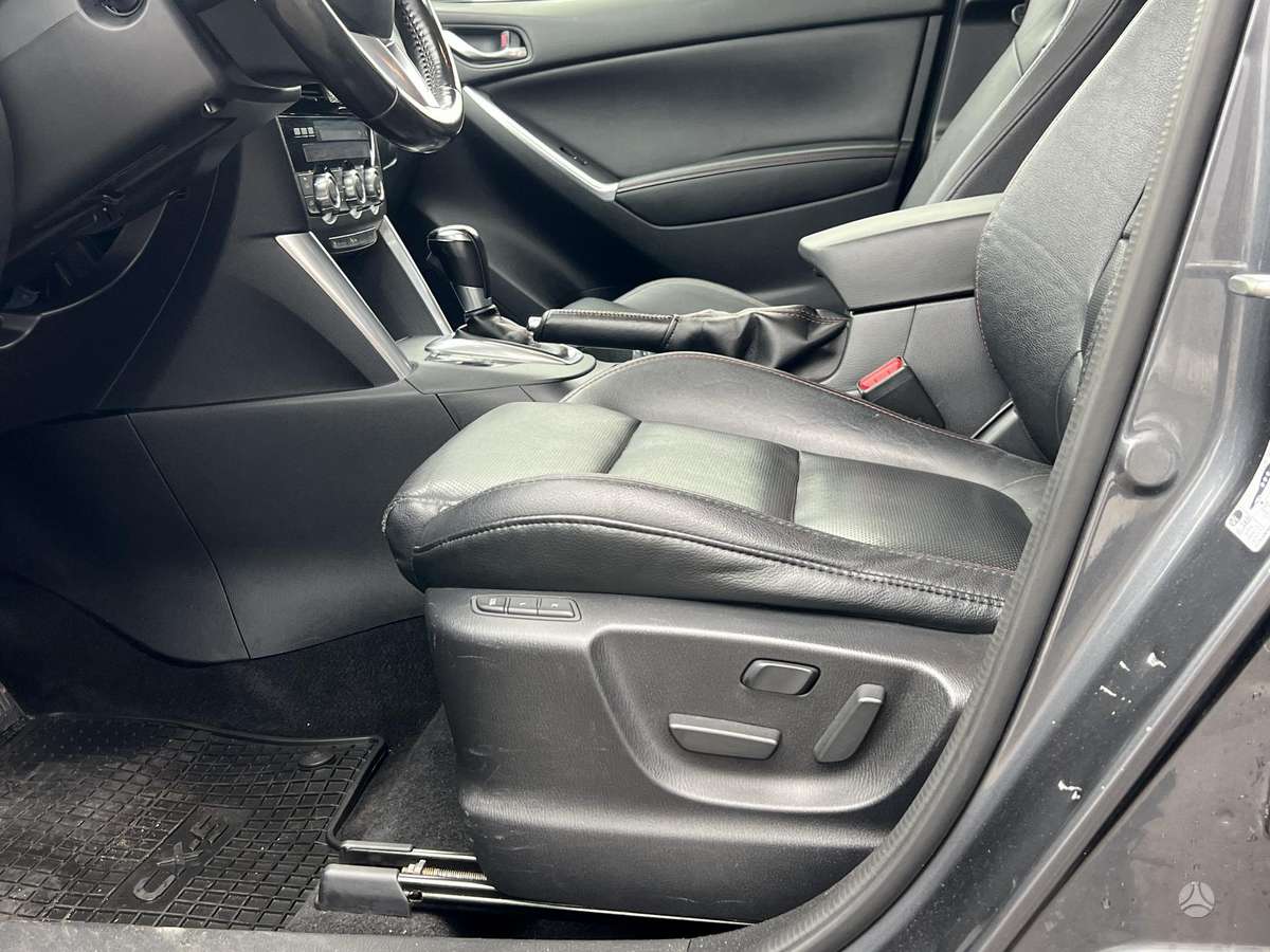 Mazda CX-5, 2.2 l., off-road / crossover