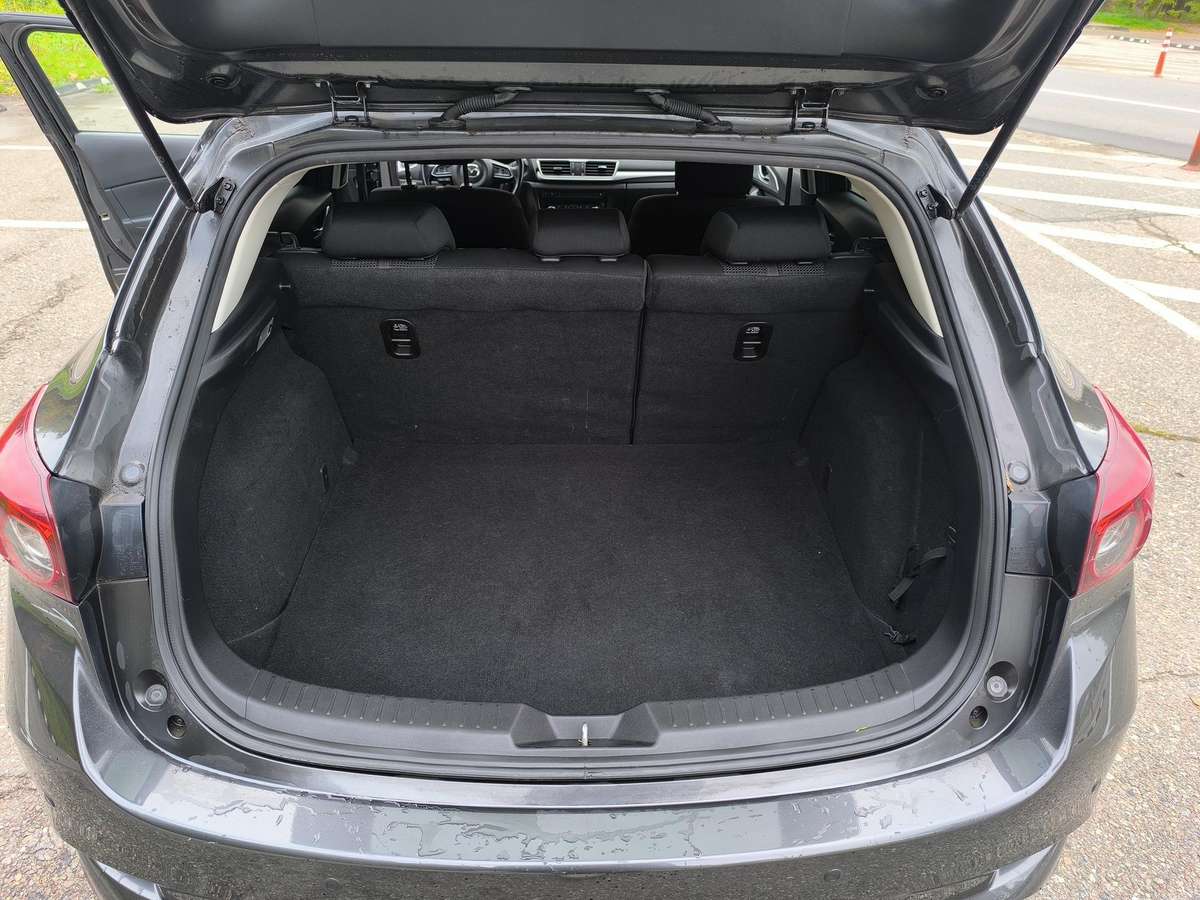 Mazda 3, 2.2 l., Хэтчбек