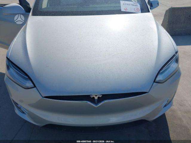 Tesla Model X, Внедорожник / Кроссовер