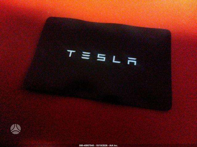 Tesla Model X, Внедорожник / Кроссовер