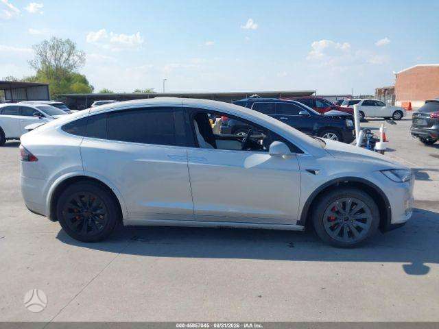 Tesla Model X, visureigis / krosoveris