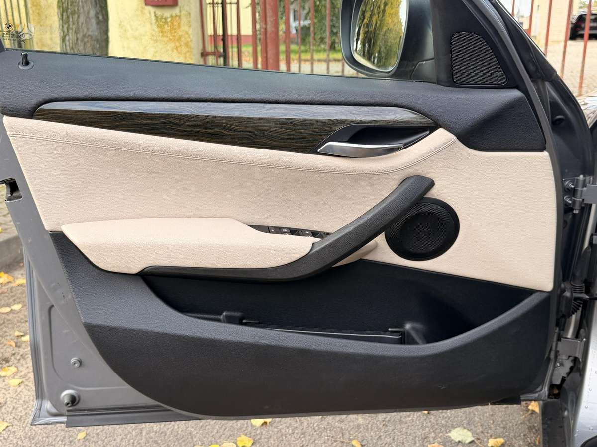 BMW X1, 2.0 l., hatchback