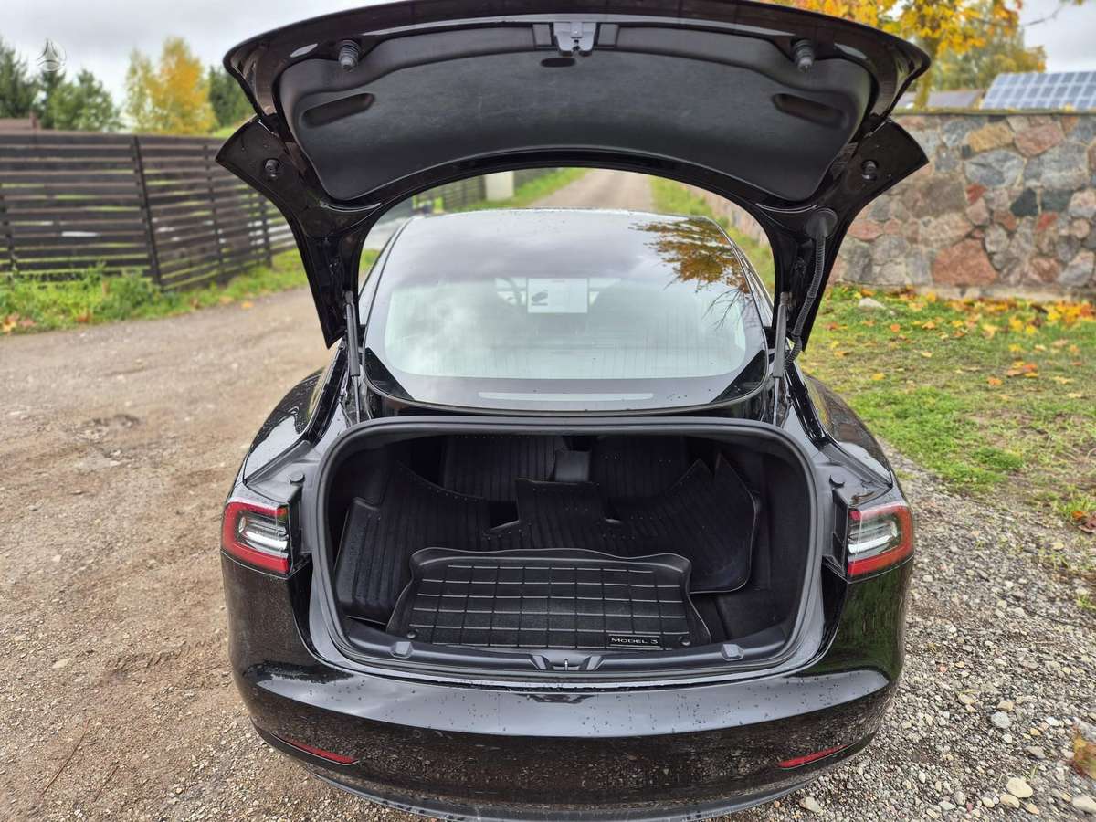 Tesla Model 3, 81 kWh, hatchback