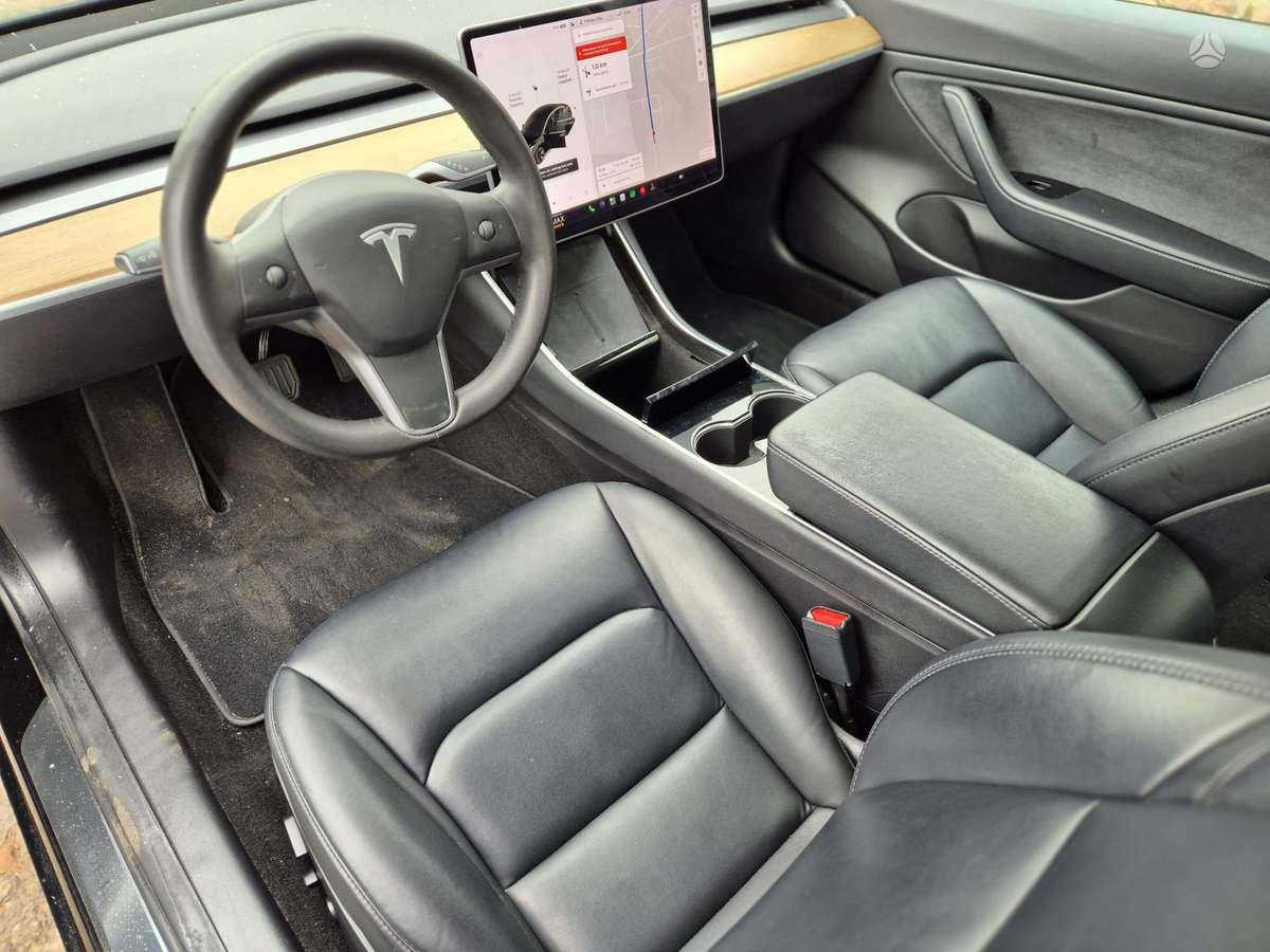 Tesla Model 3, 81 kWh, hatchback