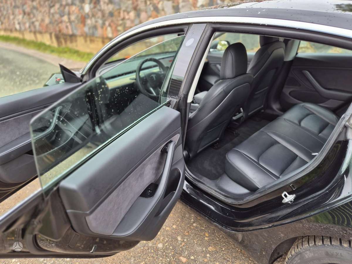 Tesla Model 3, 81 kWh, hatchback
