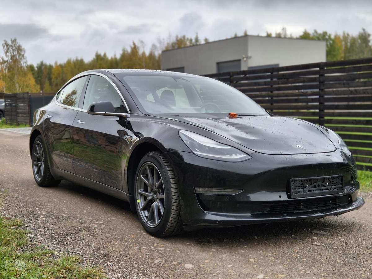 Tesla Model 3, 81 kWh, hatchback