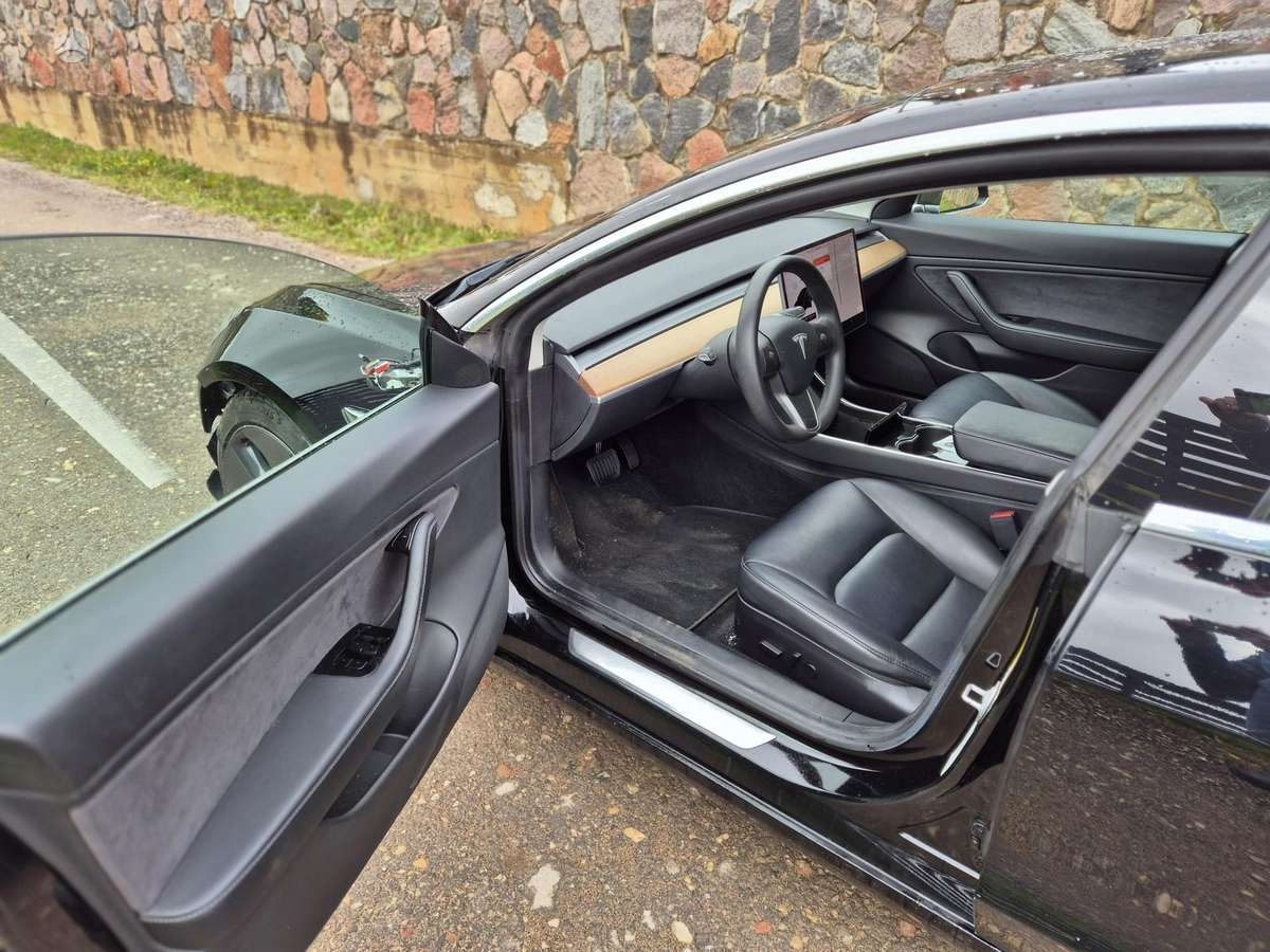 Tesla Model 3, 81 kWh, hatchback