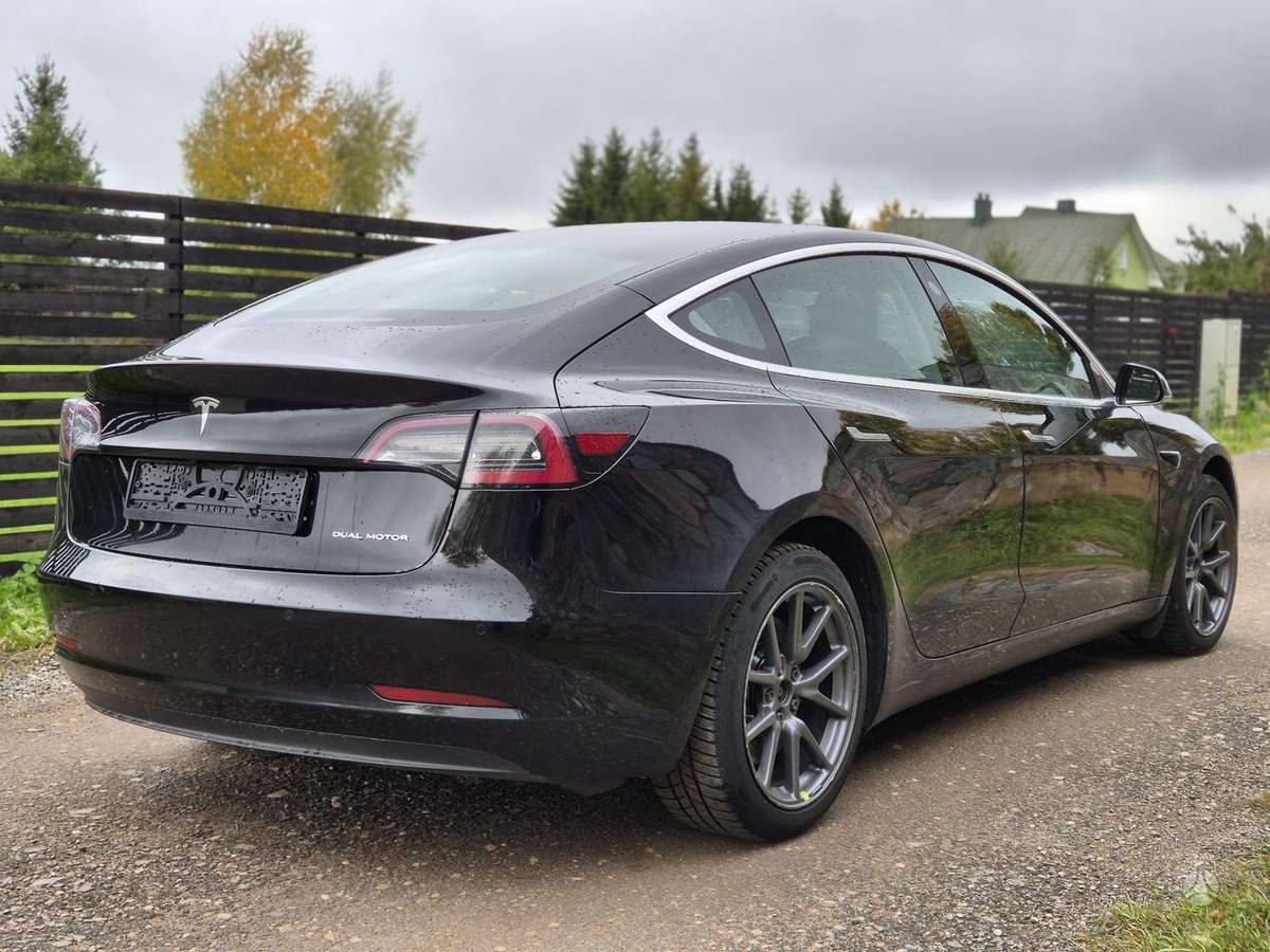 Tesla Model 3, 81 kWh, hatchback