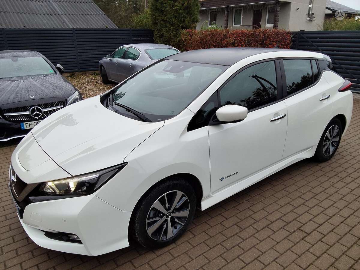 Nissan Leaf, hatchback