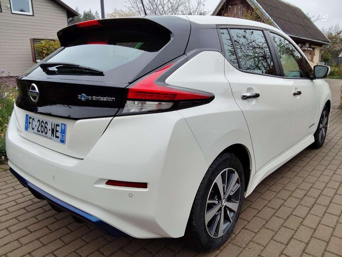 Nissan Leaf, hatchback