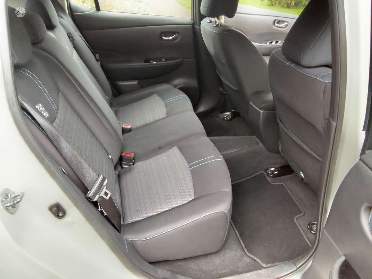 Nissan Leaf, hatchback