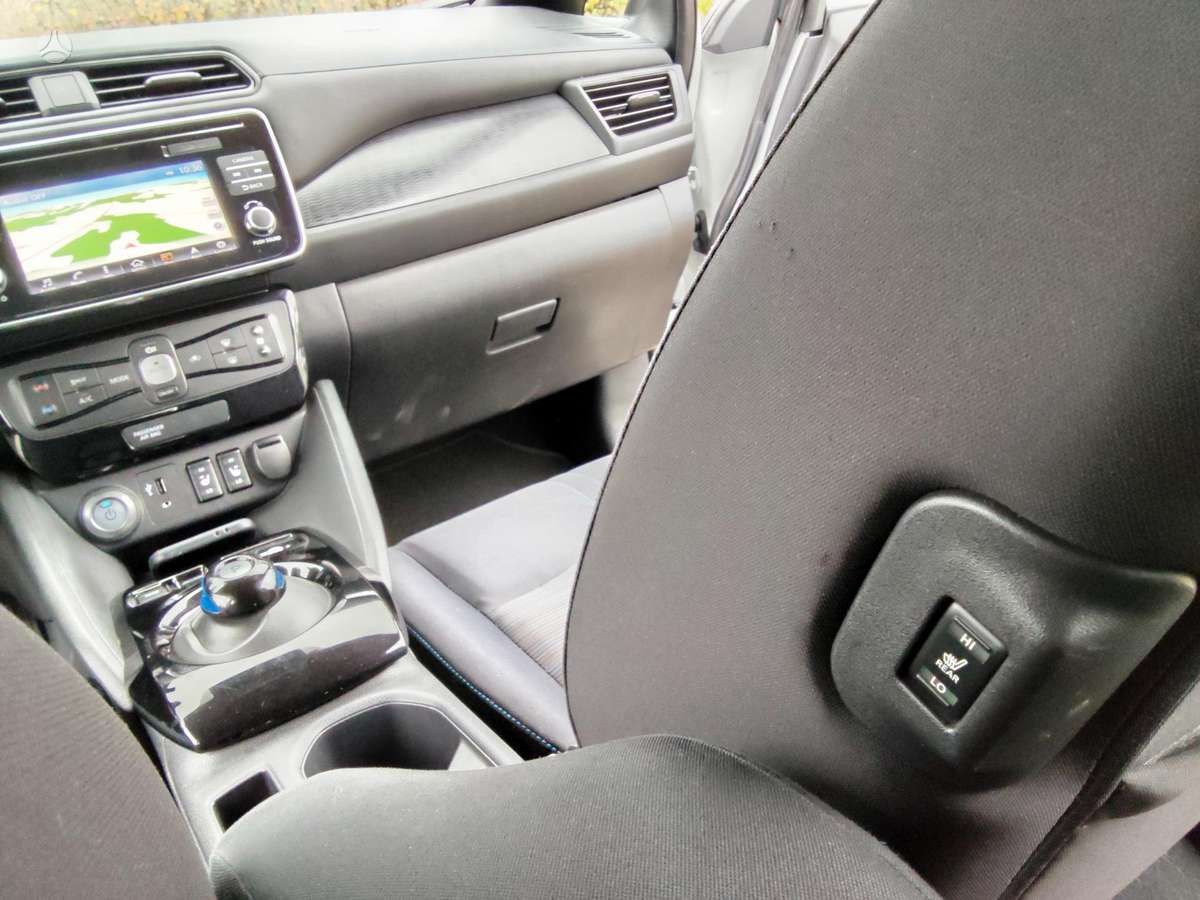 Nissan Leaf, hatchback
