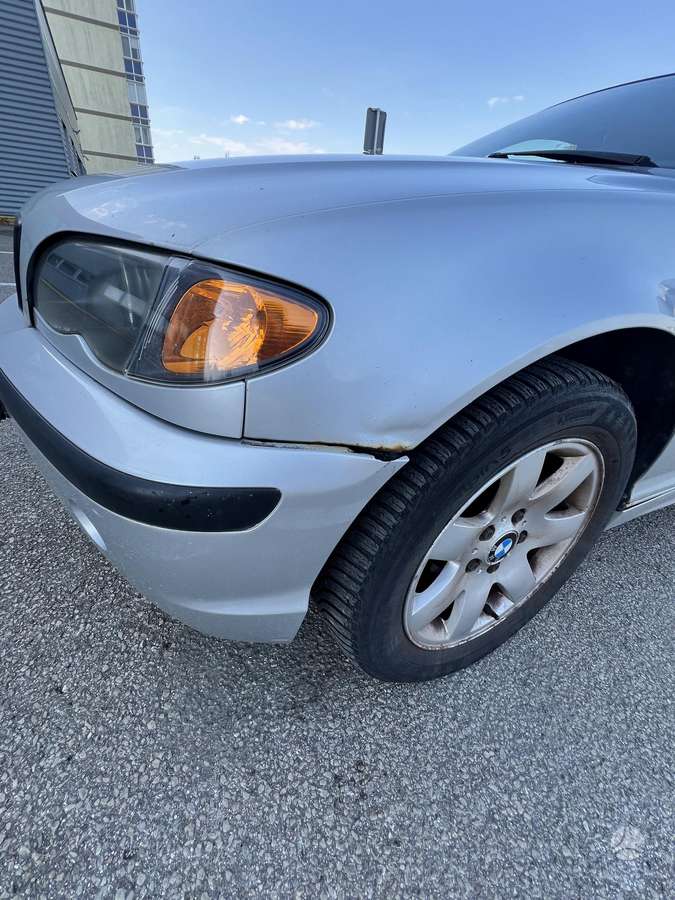 BMW 320, Седан