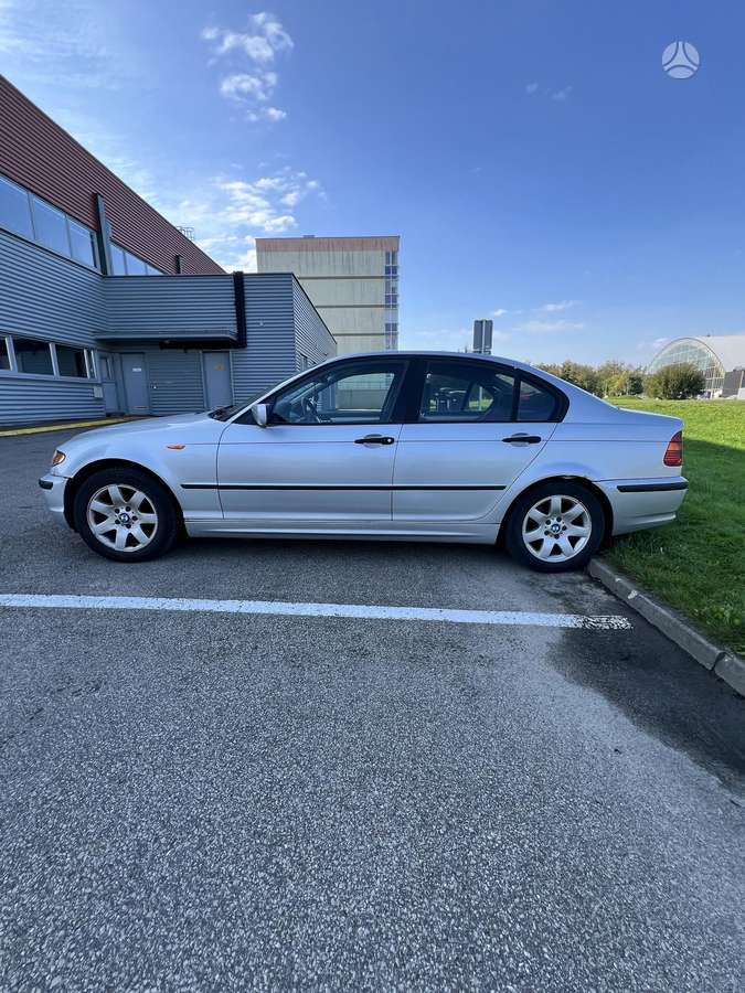 BMW 320, Седан
