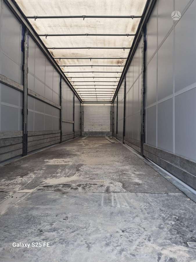 Schmitz SCS 24, užuolaidinės / tentinės